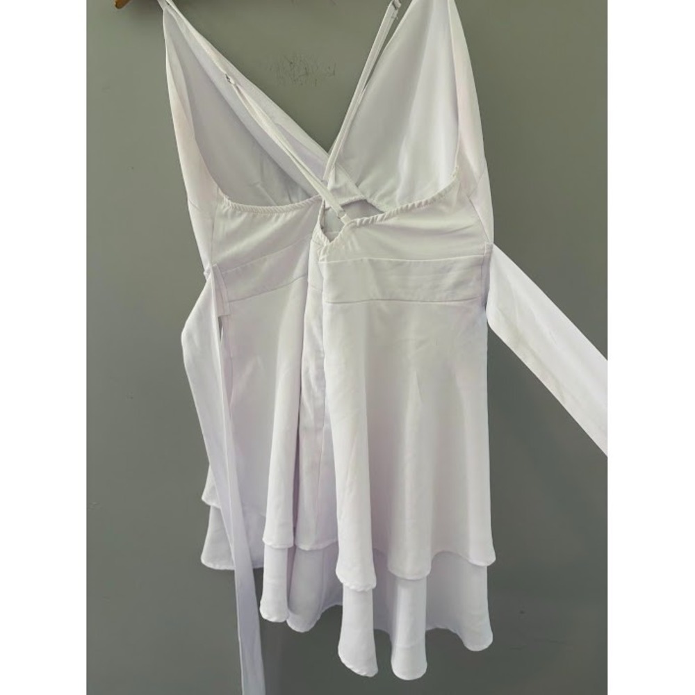 Women's White Size XL Mini Party Dress Tiered Skirt, Tie Sash, Criss Cross Top - Picture 6 of 7